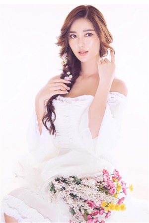 穿着暴露的美女